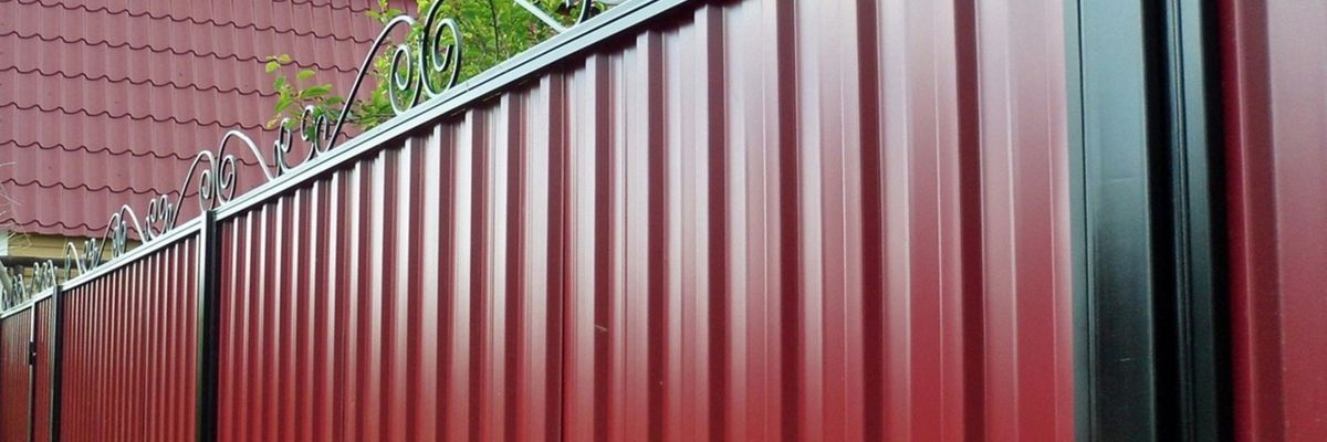 Стовпи для паркану