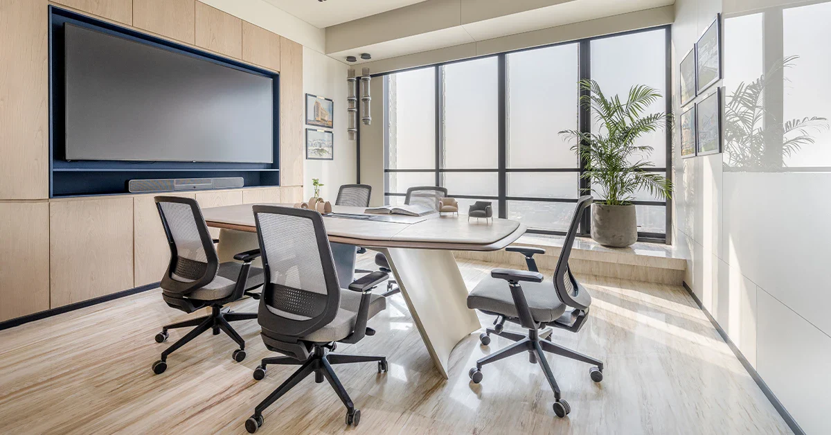 Офис без хаоса: как мебель влияет на скорость работы и впечатление о компании